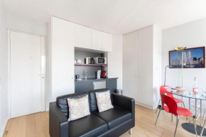 GuestReady -Cozy Apartment with Eiffel Tower view